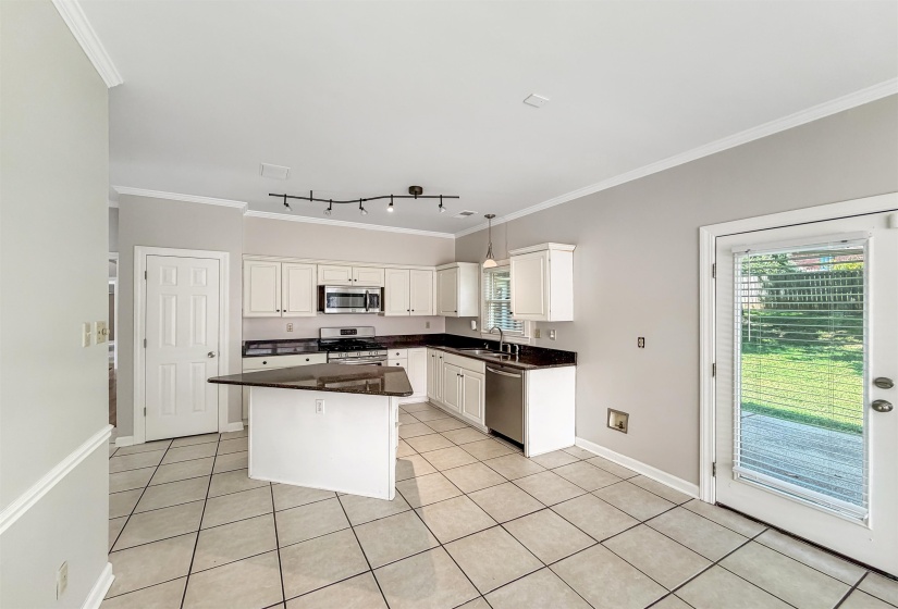 215 LEAF TRAIL CT, Memphis, Tennessee 38018, 4 Bedroom Bedrooms, 8 Room Rooms,3 BathroomBathrooms,Residential,For Sale,LEAF TRAIL,0,10222840