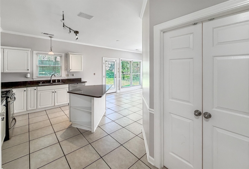 215 LEAF TRAIL CT, Memphis, Tennessee 38018, 4 Bedroom Bedrooms, 8 Room Rooms,3 BathroomBathrooms,Residential,For Sale,LEAF TRAIL,0,10222840