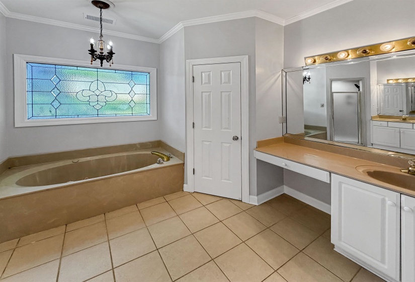 215 LEAF TRAIL CT, Memphis, Tennessee 38018, 4 Bedroom Bedrooms, 8 Room Rooms,3 BathroomBathrooms,Residential,For Sale,LEAF TRAIL,0,10222840