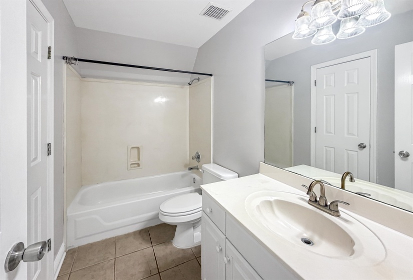 215 LEAF TRAIL CT, Memphis, Tennessee 38018, 4 Bedroom Bedrooms, 8 Room Rooms,3 BathroomBathrooms,Residential,For Sale,LEAF TRAIL,0,10222840