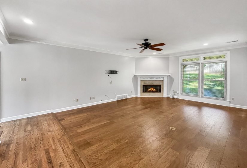 215 LEAF TRAIL CT, Memphis, Tennessee 38018, 4 Bedroom Bedrooms, 8 Room Rooms,3 BathroomBathrooms,Residential,For Sale,LEAF TRAIL,0,10222840