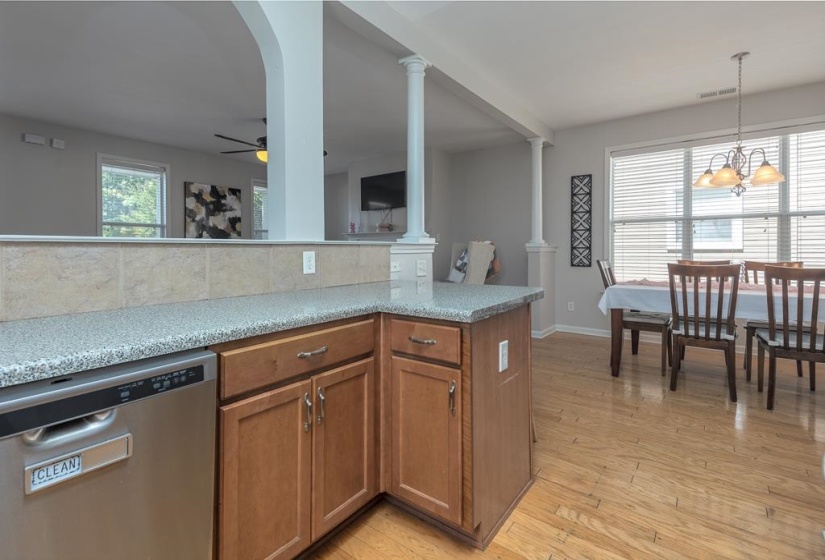 194 ISLAND BLUFF DR, Memphis, Tennessee 38103, 3 Bedrooms Bedrooms, 6 Rooms Rooms,3.1 BathroomsBathrooms,Residential,For Sale,ISLAND BLUFF,10222848