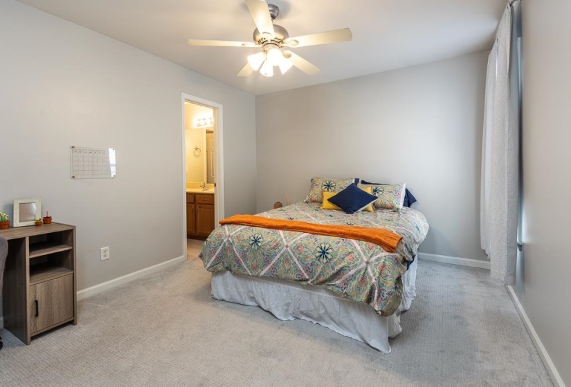 194 ISLAND BLUFF DR, Memphis, Tennessee 38103, 3 Bedrooms Bedrooms, 6 Rooms Rooms,3.1 BathroomsBathrooms,Residential,For Sale,ISLAND BLUFF,10222848