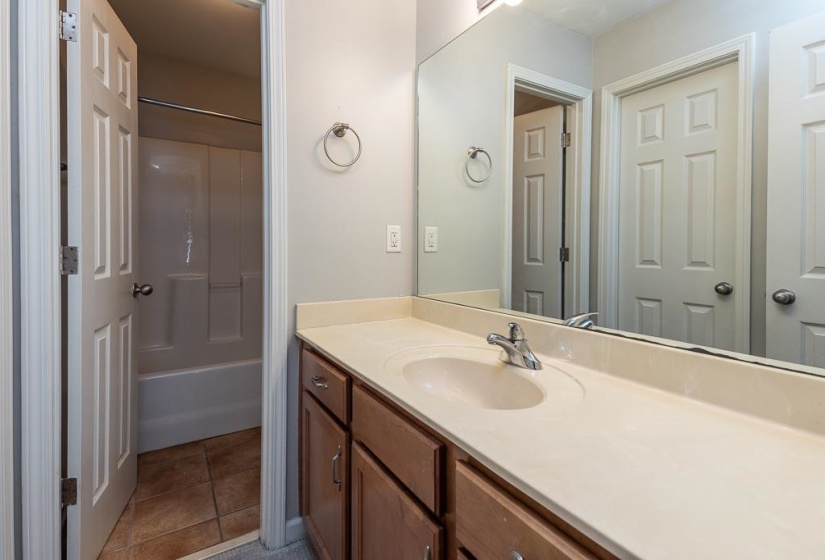 194 ISLAND BLUFF DR, Memphis, Tennessee 38103, 3 Bedrooms Bedrooms, 6 Rooms Rooms,3.1 BathroomsBathrooms,Residential,For Sale,ISLAND BLUFF,10222848