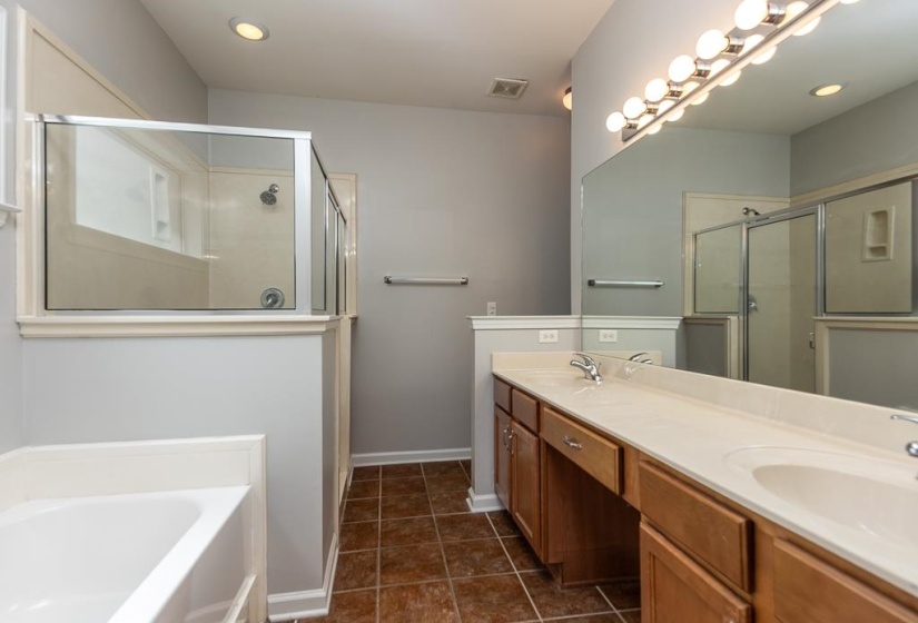 194 ISLAND BLUFF DR, Memphis, Tennessee 38103, 3 Bedrooms Bedrooms, 6 Rooms Rooms,3.1 BathroomsBathrooms,Residential,For Sale,ISLAND BLUFF,10222848