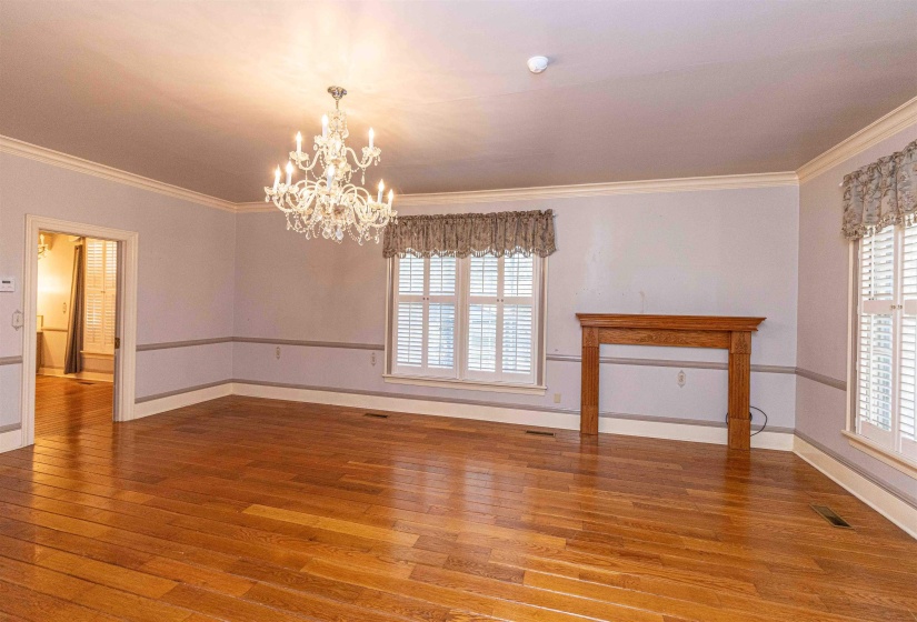 401 POPLAR AVE, Selmer, Tennessee 38375, 3 Bedrooms Bedrooms, 10 Rooms Rooms,3.1 BathroomsBathrooms,Residential,For Sale,POPLAR,10222852