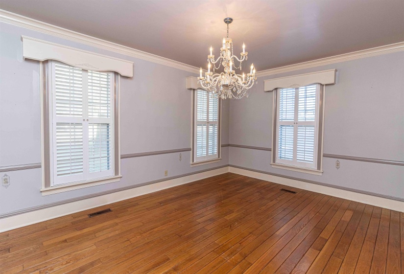 401 POPLAR AVE, Selmer, Tennessee 38375, 3 Bedrooms Bedrooms, 10 Rooms Rooms,3.1 BathroomsBathrooms,Residential,For Sale,POPLAR,10222852