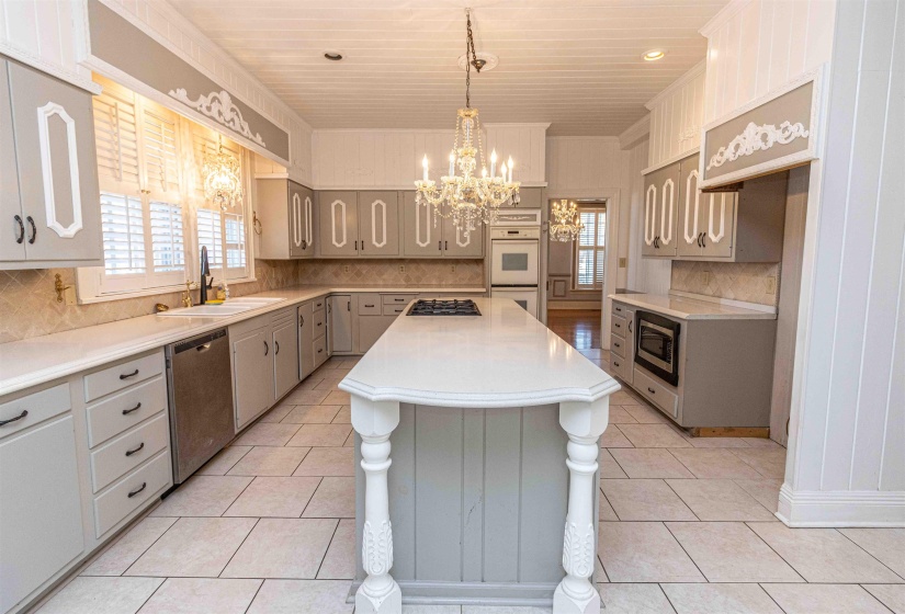 401 POPLAR AVE, Selmer, Tennessee 38375, 3 Bedrooms Bedrooms, 10 Rooms Rooms,3.1 BathroomsBathrooms,Residential,For Sale,POPLAR,10222852