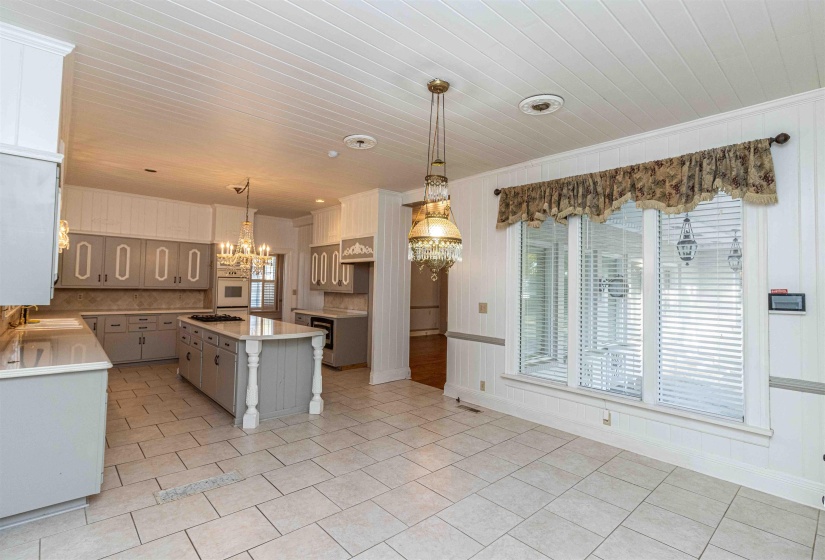 401 POPLAR AVE, Selmer, Tennessee 38375, 3 Bedrooms Bedrooms, 10 Rooms Rooms,3.1 BathroomsBathrooms,Residential,For Sale,POPLAR,10222852