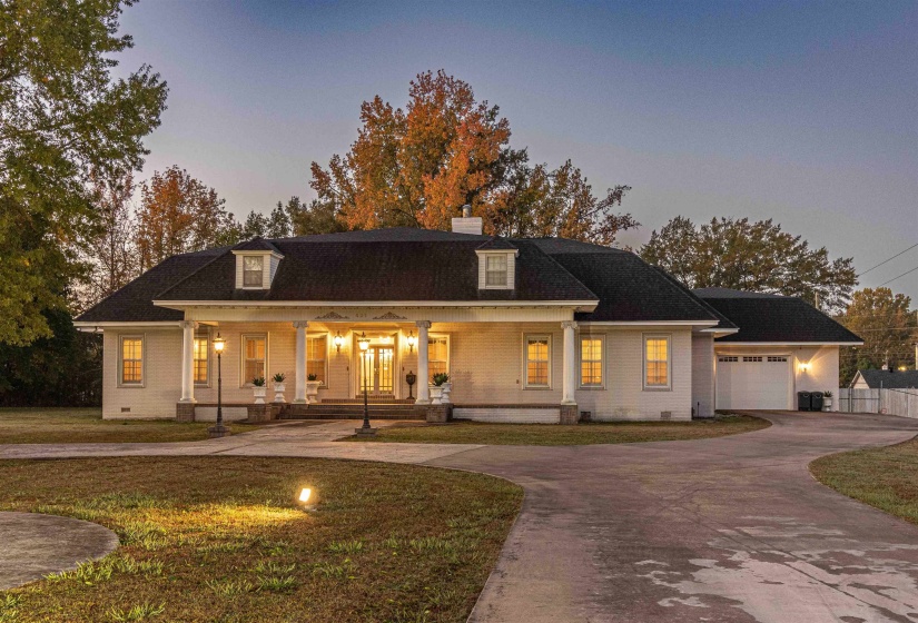 401 POPLAR AVE, Selmer, Tennessee 38375, 3 Bedrooms Bedrooms, 10 Rooms Rooms,3.1 BathroomsBathrooms,Residential,For Sale,POPLAR,10222852
