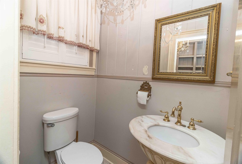 401 POPLAR AVE, Selmer, Tennessee 38375, 3 Bedrooms Bedrooms, 10 Rooms Rooms,3.1 BathroomsBathrooms,Residential,For Sale,POPLAR,10222852