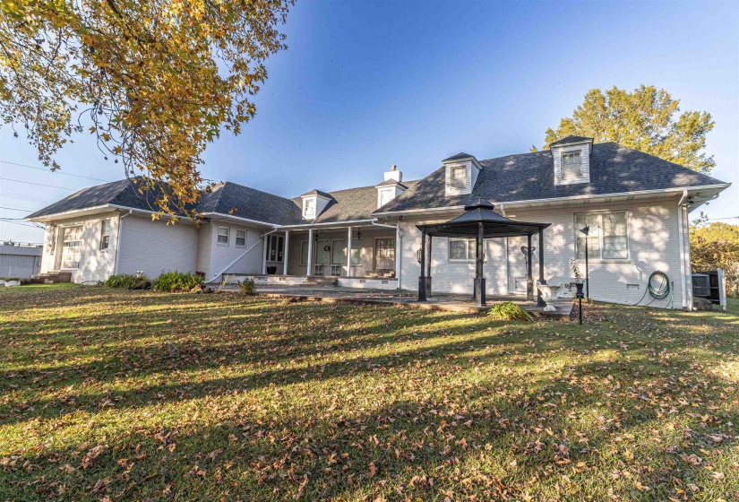 401 POPLAR AVE, Selmer, Tennessee 38375, 3 Bedrooms Bedrooms, 10 Rooms Rooms,3.1 BathroomsBathrooms,Residential,For Sale,POPLAR,10222852