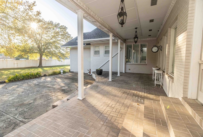 401 POPLAR AVE, Selmer, Tennessee 38375, 3 Bedrooms Bedrooms, 10 Rooms Rooms,3.1 BathroomsBathrooms,Residential,For Sale,POPLAR,10222852