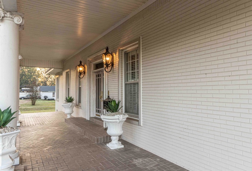 401 POPLAR AVE, Selmer, Tennessee 38375, 3 Bedrooms Bedrooms, 10 Rooms Rooms,3.1 BathroomsBathrooms,Residential,For Sale,POPLAR,10222852
