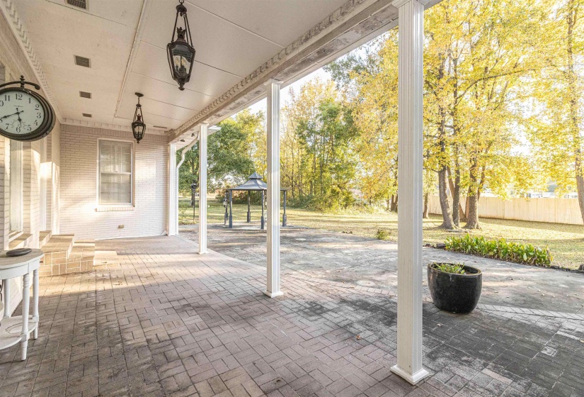 401 POPLAR AVE, Selmer, Tennessee 38375, 3 Bedrooms Bedrooms, 10 Rooms Rooms,3.1 BathroomsBathrooms,Residential,For Sale,POPLAR,10222852
