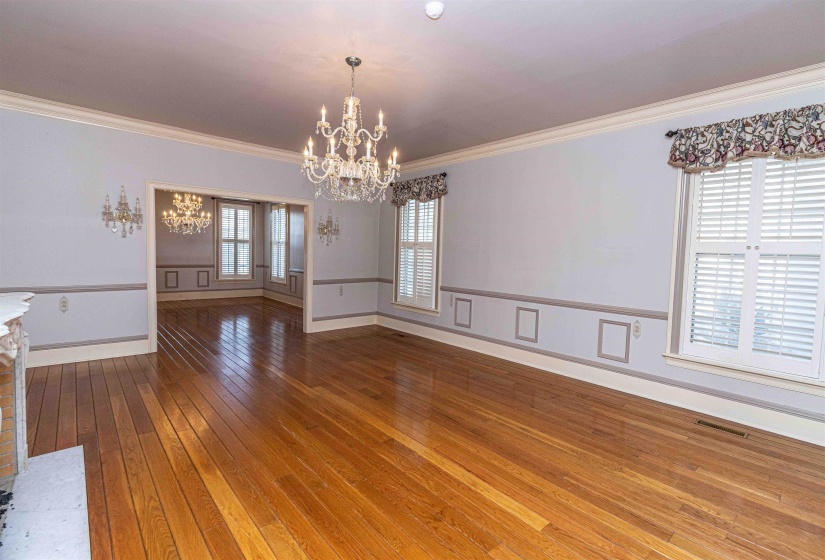 401 POPLAR AVE, Selmer, Tennessee 38375, 3 Bedrooms Bedrooms, 10 Rooms Rooms,3.1 BathroomsBathrooms,Residential,For Sale,POPLAR,10222852
