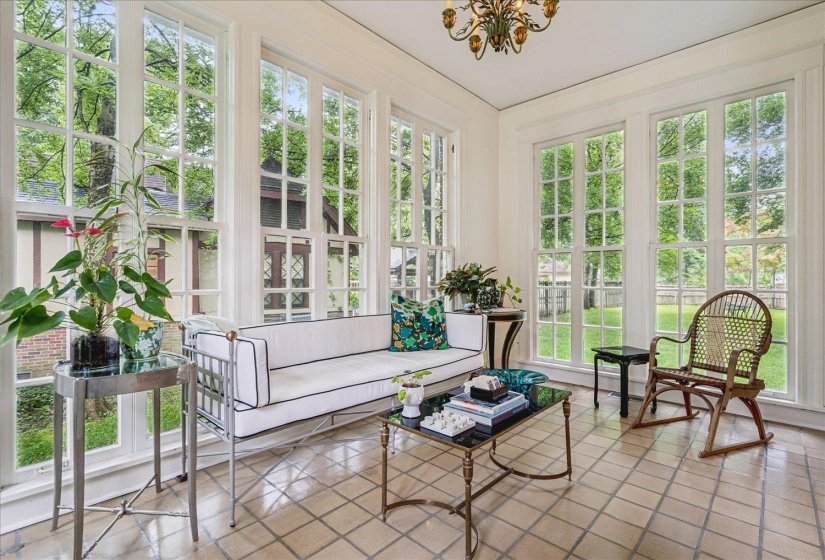 605 EAST DR, Memphis, Tennessee 38112, 3 Bedroom Bedrooms, 9 Room Rooms,2.1 BathroomBathrooms,Residential,For Sale,EAST,0,10222855