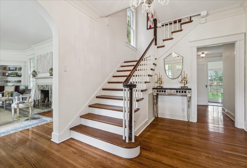 605 EAST DR, Memphis, Tennessee 38112, 3 Bedroom Bedrooms, 9 Room Rooms,2.1 BathroomBathrooms,Residential,For Sale,EAST,0,10222855