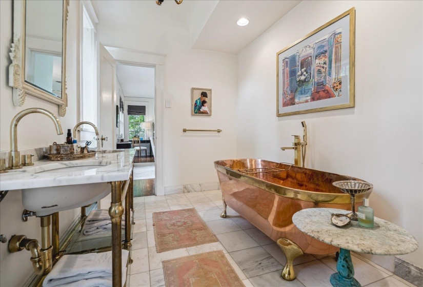 605 EAST DR, Memphis, Tennessee 38112, 3 Bedroom Bedrooms, 9 Room Rooms,2.1 BathroomBathrooms,Residential,For Sale,EAST,0,10222855