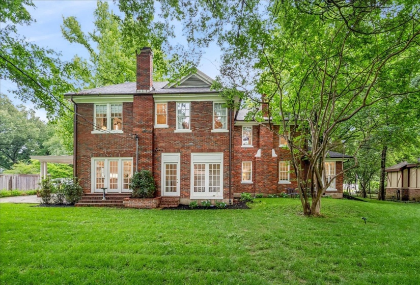 605 EAST DR, Memphis, Tennessee 38112, 3 Bedroom Bedrooms, 9 Room Rooms,2.1 BathroomBathrooms,Residential,For Sale,EAST,0,10222855