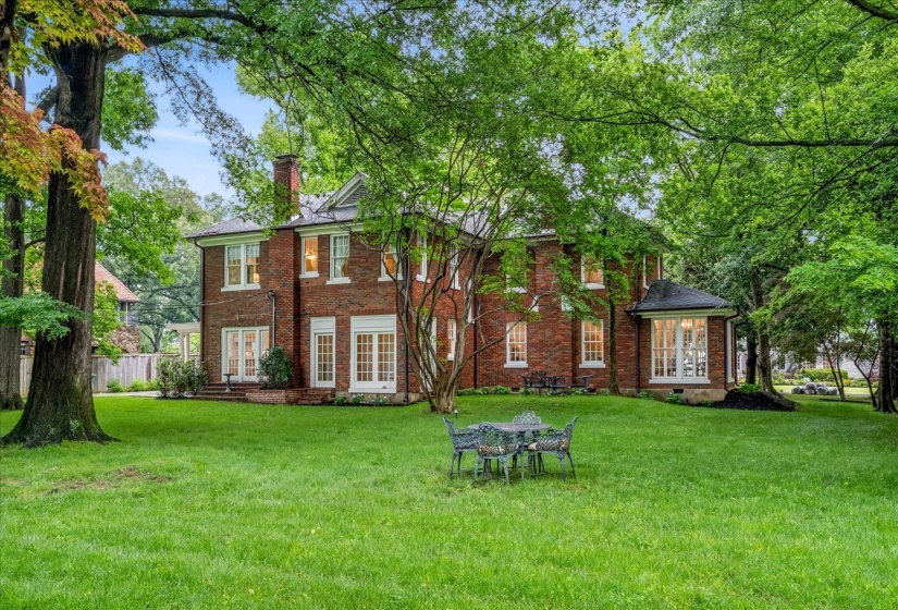 605 EAST DR, Memphis, Tennessee 38112, 3 Bedroom Bedrooms, 9 Room Rooms,2.1 BathroomBathrooms,Residential,For Sale,EAST,0,10222855