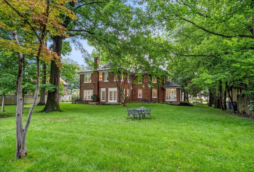 605 EAST DR, Memphis, Tennessee 38112, 3 Bedroom Bedrooms, 9 Room Rooms,2.1 BathroomBathrooms,Residential,For Sale,EAST,0,10222855