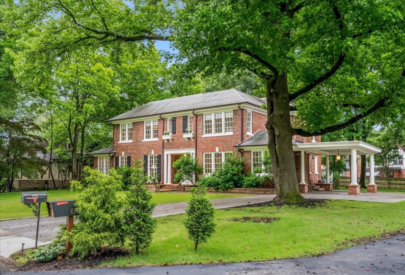 605 EAST DR, Memphis, Tennessee 38112, 3 Bedroom Bedrooms, 9 Room Rooms,2.1 BathroomBathrooms,Residential,For Sale,EAST,0,10222855