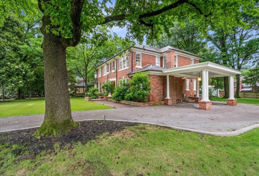 605 EAST DR, Memphis, Tennessee 38112, 3 Bedroom Bedrooms, 9 Room Rooms,2.1 BathroomBathrooms,Residential,For Sale,EAST,0,10222855