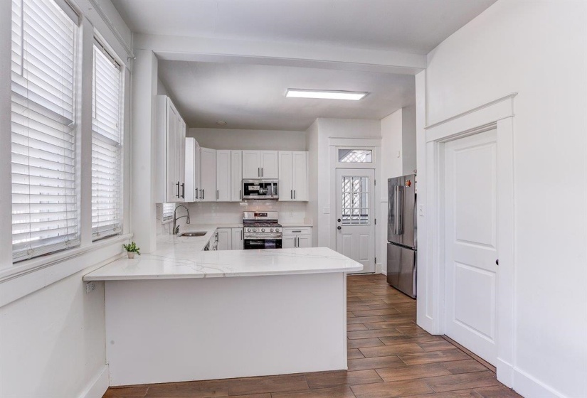 216 MCNEIL ST, Memphis, Tennessee 38112, 5 Bedroom Bedrooms, 12 Room Rooms,3 BathroomBathrooms,Residential,For Sale,MCNEIL,0,10222869