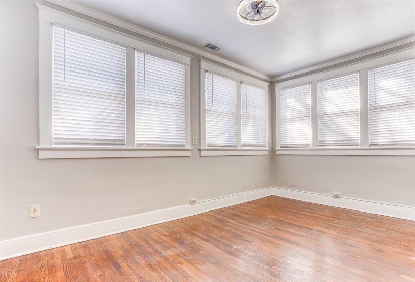 216 MCNEIL ST, Memphis, Tennessee 38112, 5 Bedroom Bedrooms, 12 Room Rooms,3 BathroomBathrooms,Residential,For Sale,MCNEIL,0,10222869