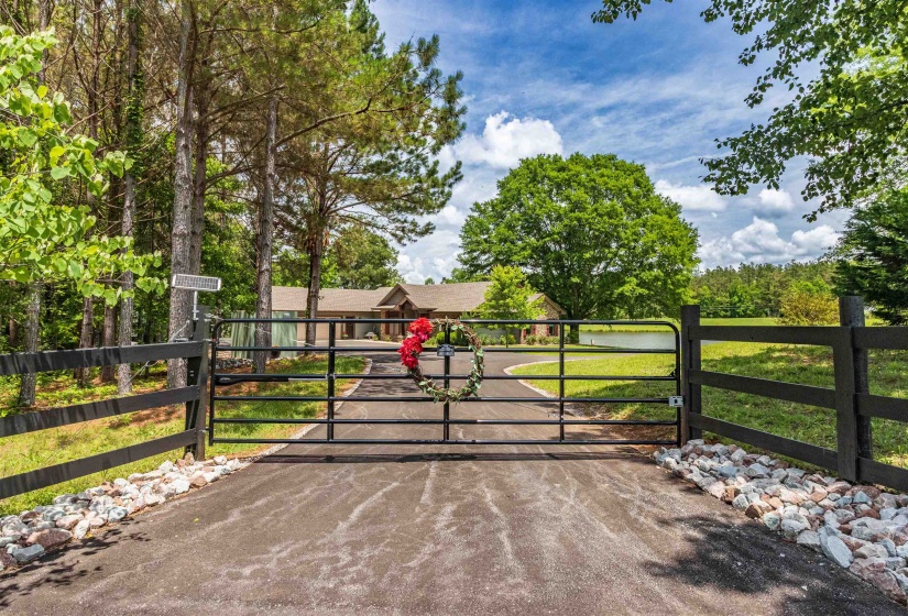 1193 MURRAY SCHOOL RD, Selmer, Tennessee 38375, 3 Bedrooms Bedrooms, 8 Rooms Rooms,2.1 BathroomsBathrooms,Residential,For Sale,MURRAY SCHOOL,10222874