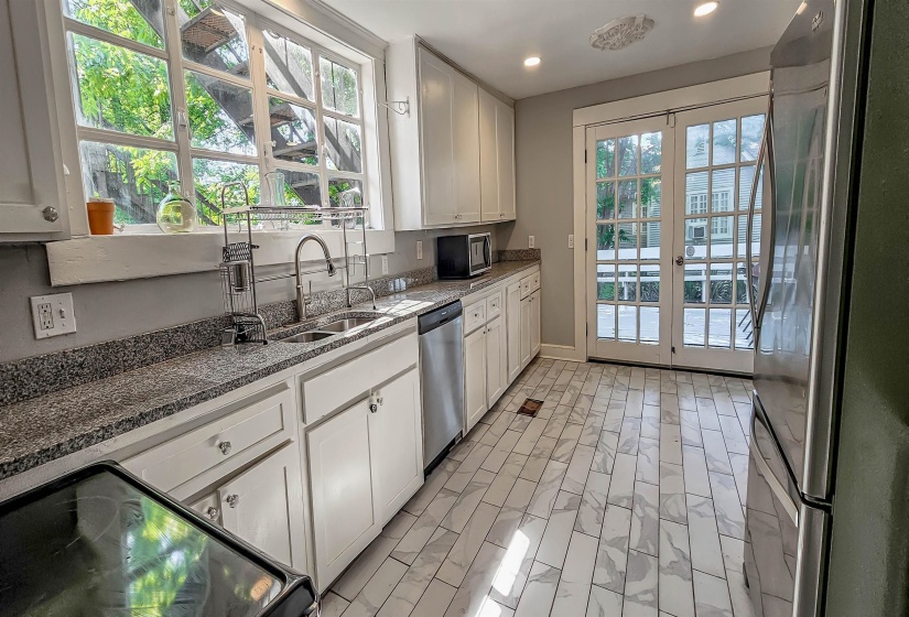 1389 AGNES PL, Memphis, Tennessee 38104, 4 Bedroom Bedrooms, 11 Room Rooms,4 BathroomBathrooms,Rental Properties,For Sale,AGNES,0,10222921
