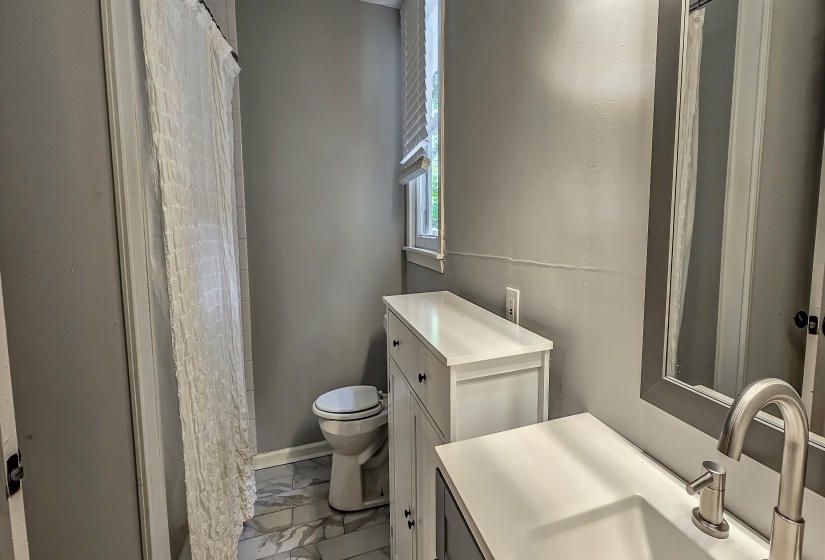 1389 AGNES PL, Memphis, Tennessee 38104, 4 Bedroom Bedrooms, 11 Room Rooms,4 BathroomBathrooms,Rental Properties,For Sale,AGNES,0,10222921