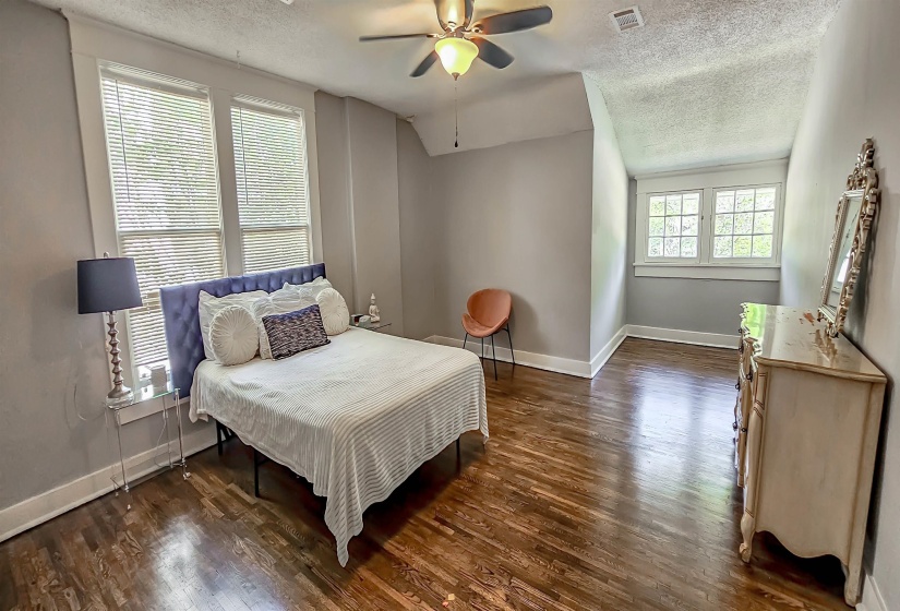 1389 AGNES PL, Memphis, Tennessee 38104, 4 Bedroom Bedrooms, 11 Room Rooms,4 BathroomBathrooms,Rental Properties,For Sale,AGNES,0,10222921