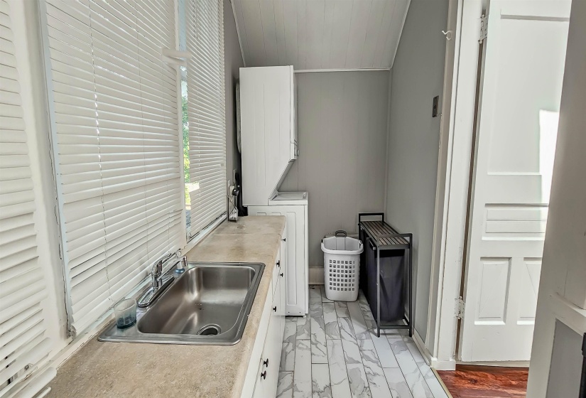 1389 AGNES PL, Memphis, Tennessee 38104, 4 Bedroom Bedrooms, 11 Room Rooms,4 BathroomBathrooms,Rental Properties,For Sale,AGNES,0,10222921