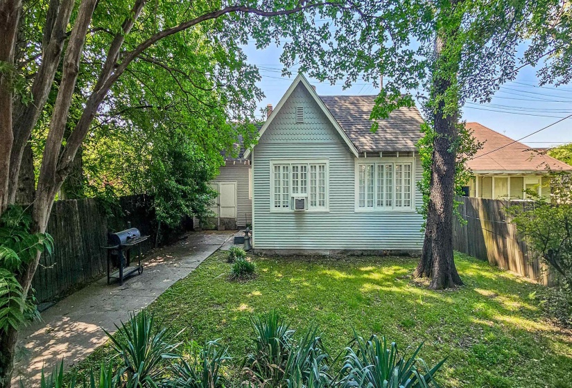 1389 AGNES PL, Memphis, Tennessee 38104, 4 Bedroom Bedrooms, 11 Room Rooms,4 BathroomBathrooms,Rental Properties,For Sale,AGNES,0,10222921
