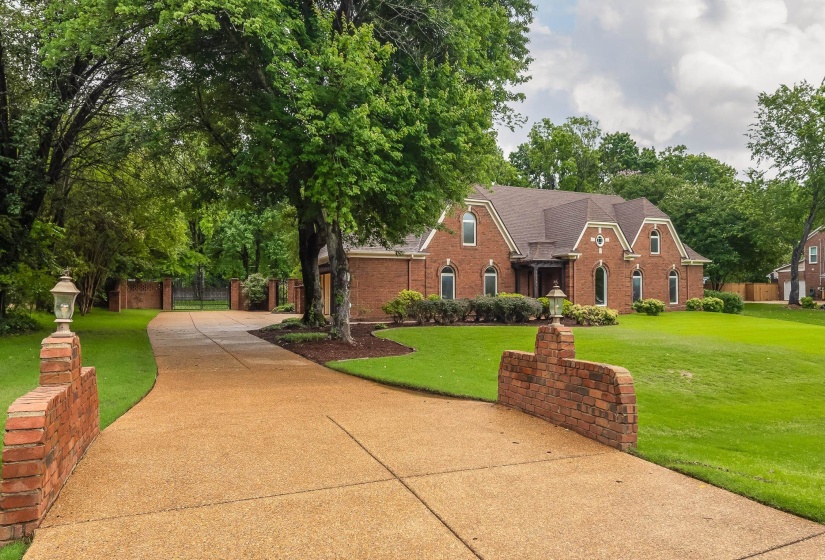 10120 BARN HILL DR, Collierville, Tennessee 38017, 6 Bedroom Bedrooms, 11 Room Rooms,4.1 BathroomBathrooms,Residential,For Sale,BARN HILL,0,10222623