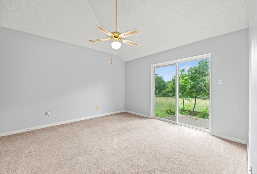2749 COLONIAL TOWERS DR, Memphis, Tennessee 38016, 2 Bedroom Bedrooms, 4 Room Rooms,2 BathroomBathrooms,Residential,For Sale,COLONIAL TOWERS,0,10222895