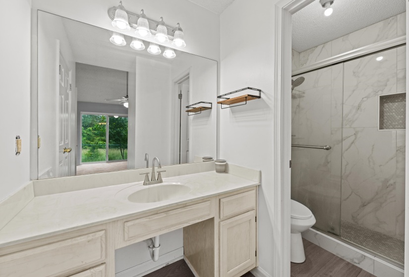 2749 COLONIAL TOWERS DR, Memphis, Tennessee 38016, 2 Bedroom Bedrooms, 4 Room Rooms,2 BathroomBathrooms,Residential,For Sale,COLONIAL TOWERS,0,10222895