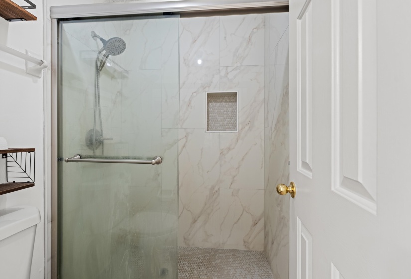 2749 COLONIAL TOWERS DR, Memphis, Tennessee 38016, 2 Bedroom Bedrooms, 4 Room Rooms,2 BathroomBathrooms,Residential,For Sale,COLONIAL TOWERS,0,10222895