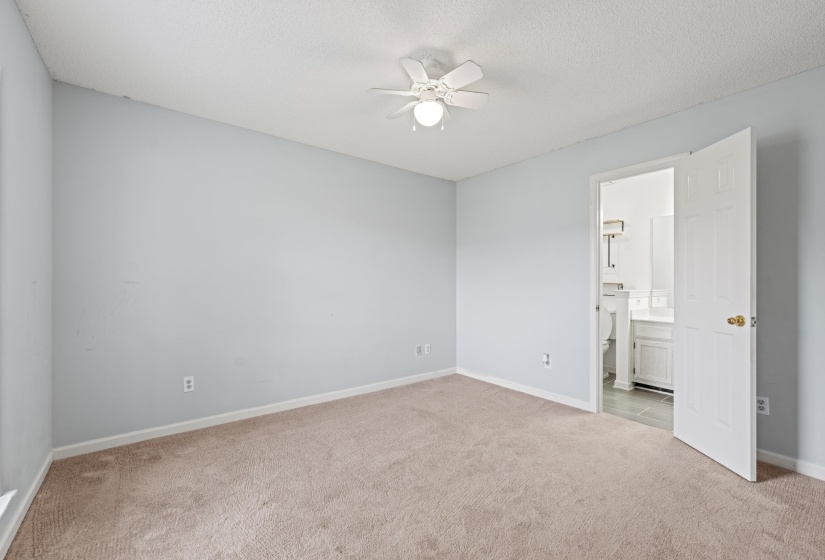 2749 COLONIAL TOWERS DR, Memphis, Tennessee 38016, 2 Bedroom Bedrooms, 4 Room Rooms,2 BathroomBathrooms,Residential,For Sale,COLONIAL TOWERS,0,10222895