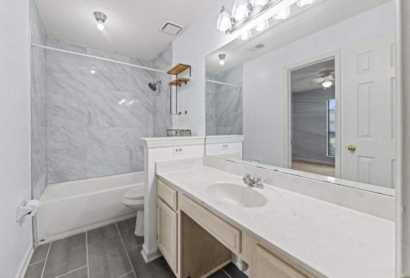 2749 COLONIAL TOWERS DR, Memphis, Tennessee 38016, 2 Bedroom Bedrooms, 4 Room Rooms,2 BathroomBathrooms,Residential,For Sale,COLONIAL TOWERS,0,10222895