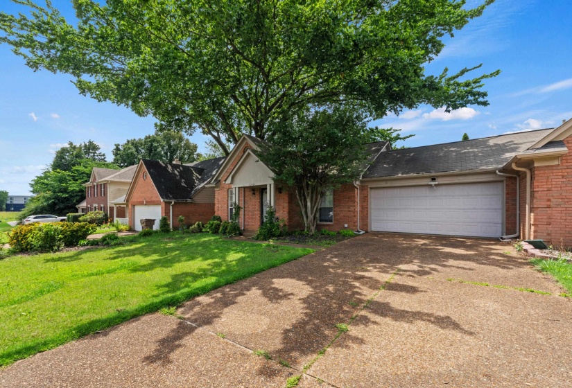 2749 COLONIAL TOWERS DR, Memphis, Tennessee 38016, 2 Bedroom Bedrooms, 4 Room Rooms,2 BathroomBathrooms,Residential,For Sale,COLONIAL TOWERS,0,10222895