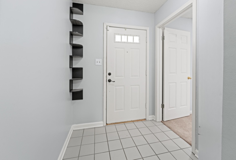 2749 COLONIAL TOWERS DR, Memphis, Tennessee 38016, 2 Bedroom Bedrooms, 4 Room Rooms,2 BathroomBathrooms,Residential,For Sale,COLONIAL TOWERS,0,10222895
