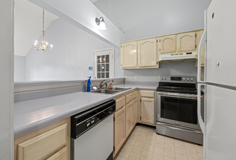 2749 COLONIAL TOWERS DR, Memphis, Tennessee 38016, 2 Bedroom Bedrooms, 4 Room Rooms,2 BathroomBathrooms,Residential,For Sale,COLONIAL TOWERS,0,10222895
