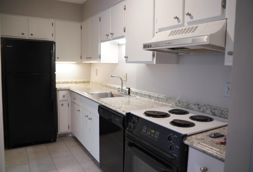 3981 GRAHAMDALE CIR, Memphis, Tennessee 38122, 2 Bedroom Bedrooms, 4 Room Rooms,2 BathroomBathrooms,Residential,For Sale,GRAHAMDALE,0,10222915
