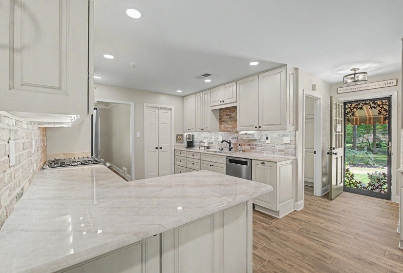 9035 POST OAK LN, Unicorp/Memphis, Tennessee 38125, 4 Bedrooms Bedrooms, 8 Rooms Rooms,2.1 BathroomsBathrooms,Residential,For Sale,POST OAK,10222930