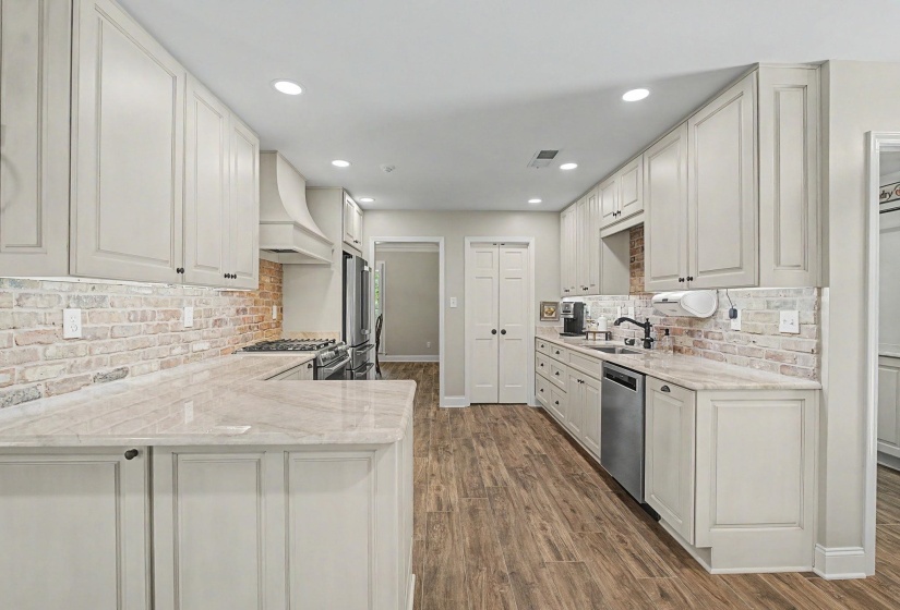 9035 POST OAK LN, Unicorp/Memphis, Tennessee 38125, 4 Bedrooms Bedrooms, 8 Rooms Rooms,2.1 BathroomsBathrooms,Residential,For Sale,POST OAK,10222930