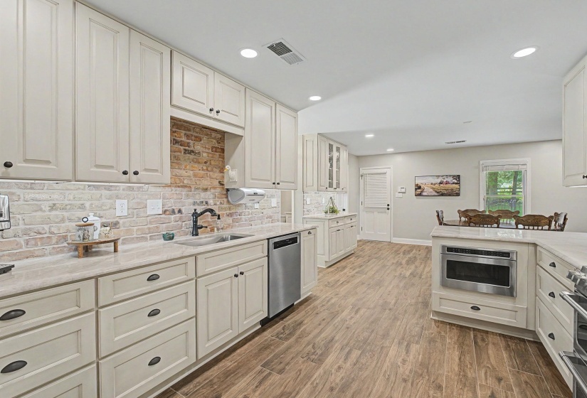 9035 POST OAK LN, Unicorp/Memphis, Tennessee 38125, 4 Bedrooms Bedrooms, 8 Rooms Rooms,2.1 BathroomsBathrooms,Residential,For Sale,POST OAK,10222930