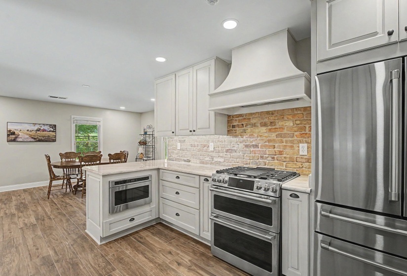 9035 POST OAK LN, Unicorp/Memphis, Tennessee 38125, 4 Bedrooms Bedrooms, 8 Rooms Rooms,2.1 BathroomsBathrooms,Residential,For Sale,POST OAK,10222930